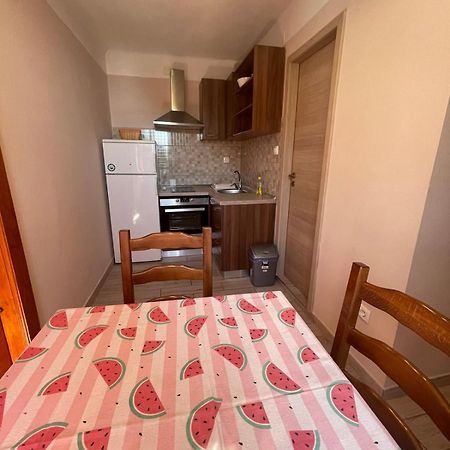Crveni Apartman ツレス エクステリア 写真