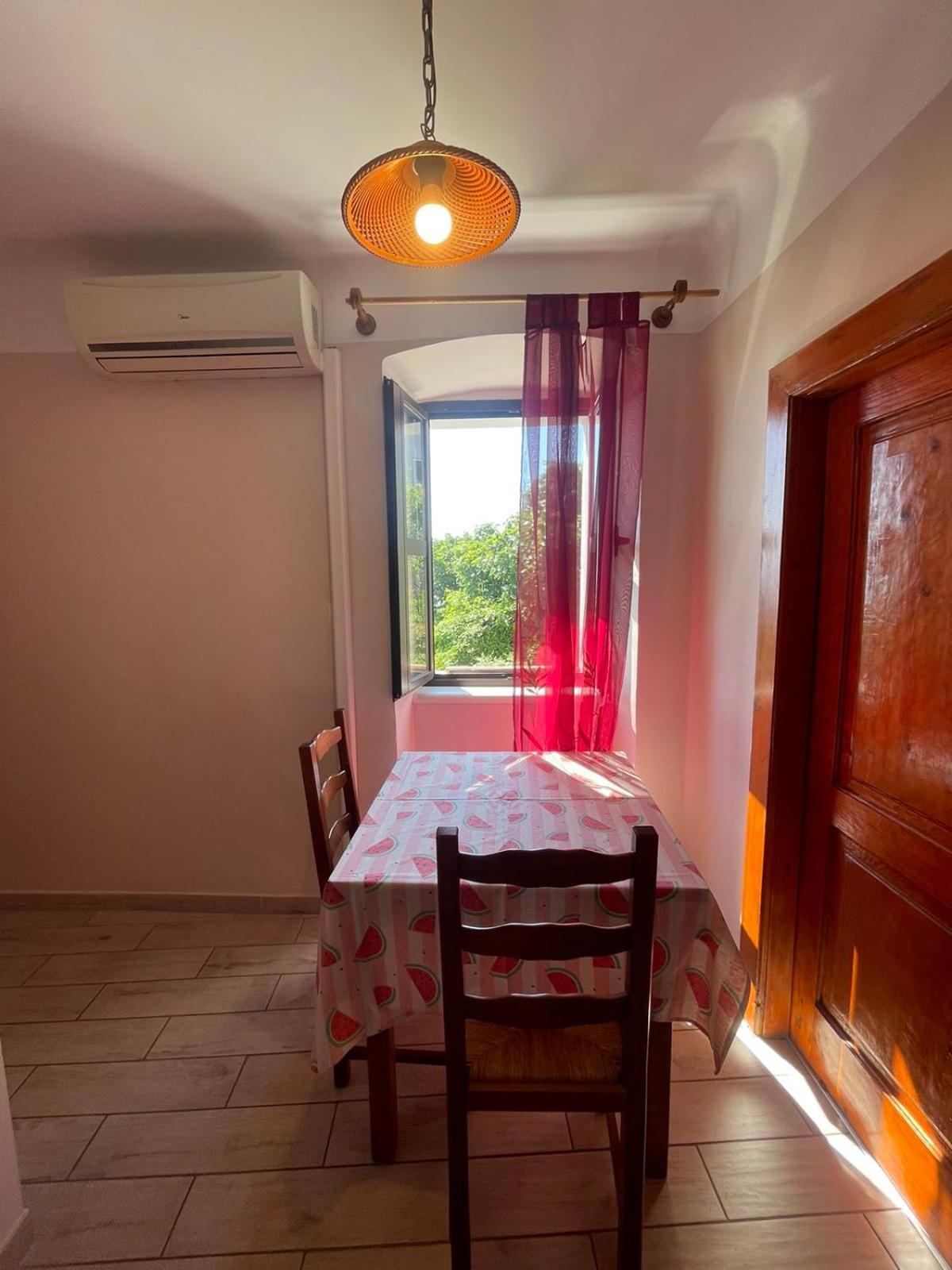 Crveni Apartman ツレス エクステリア 写真