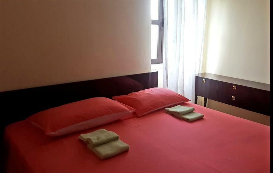 Crveni Apartman ツレス エクステリア 写真